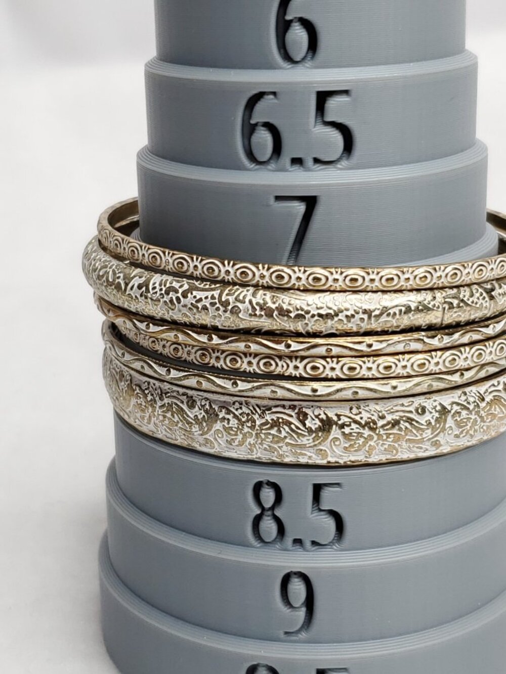 Vintage Etched Bangle Bracelet Lot Stackable Gold Tone White 8 1/4" - Picture 6 of 6